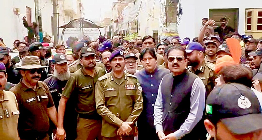 کمشنر اورآر پی اوبہاولپورڈویژن کایوم عاشور کے موقع پرڈویژن بھر کےمختلف شہروں کا دورہ