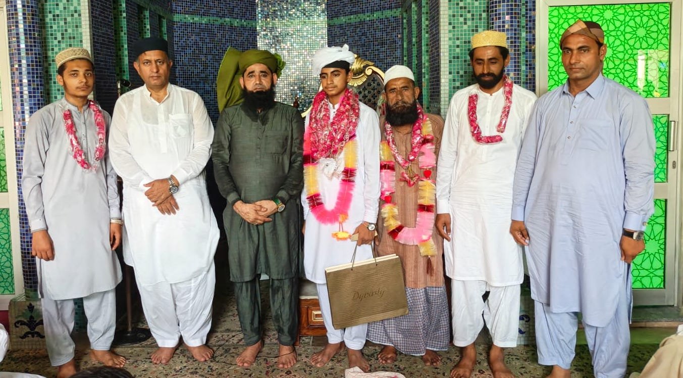14 سالہ اذان محمود نے صرف پانچ ماہ میں قرآن مجید حفظ کر لیا، والدین اور اساتذہ کا سر فخر سے بلند